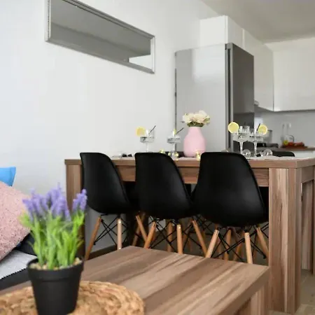 Dita Διαμέρισμα Τρογκίρ